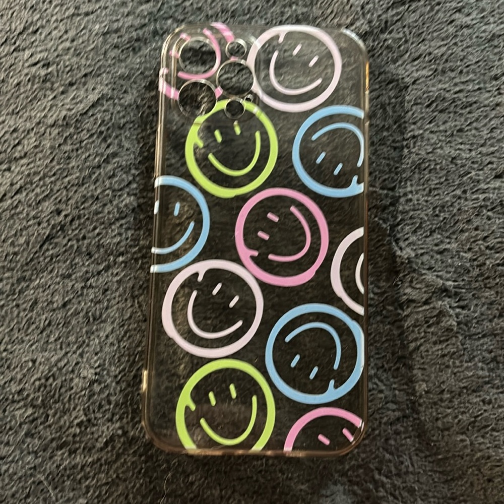 iphone 12 smiley case